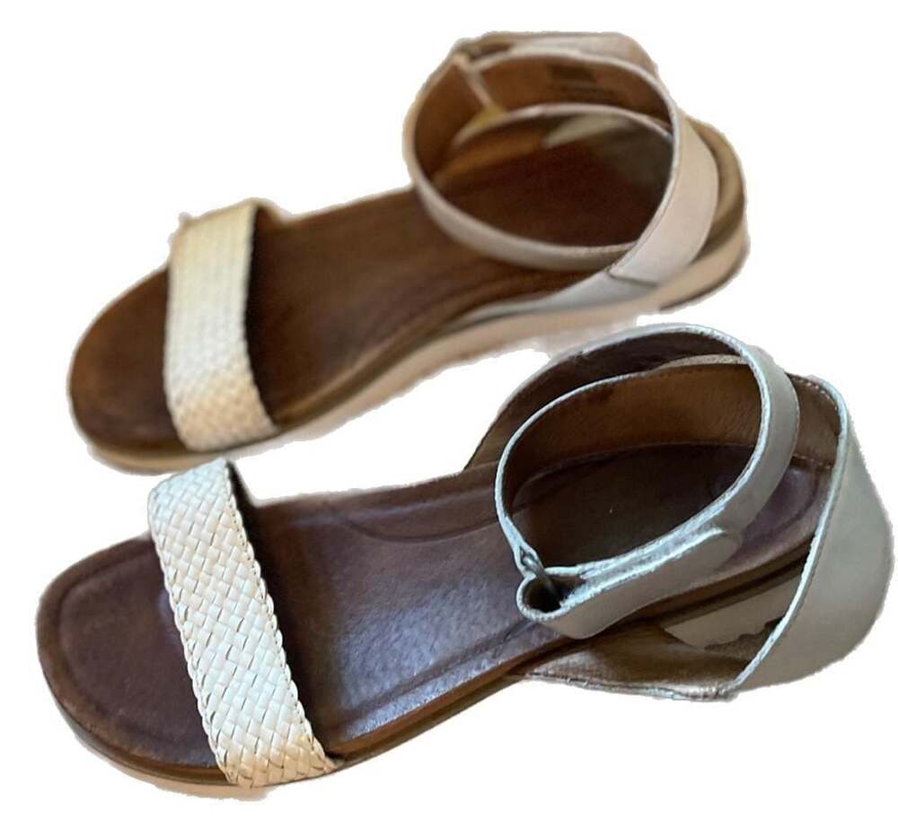 Vintage 2009 Samples UGG Size 7 Solid White Ankle‎ Wrap Y2K